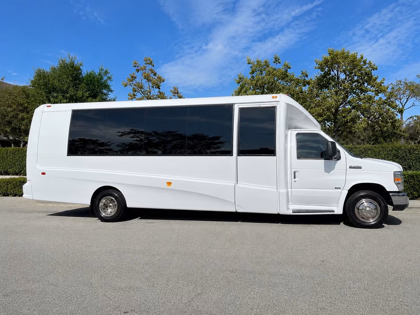 minibus rentals for smaller folsom concert groups at harris center and local venues